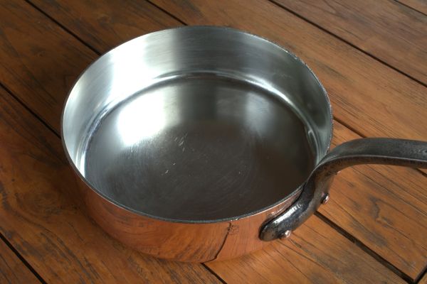 Explorez les avantages de 3 poêles en inox indispendsables